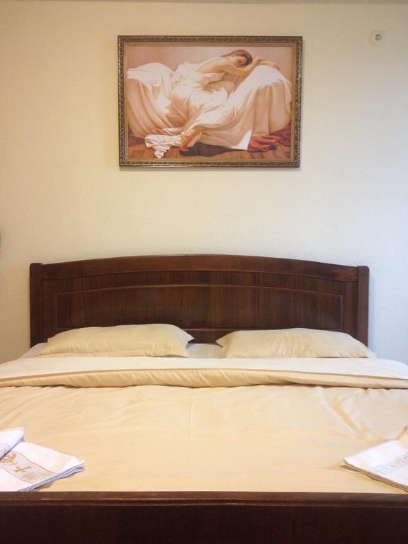 Sun Rise Hotel Tiflis Oda fotoğraf