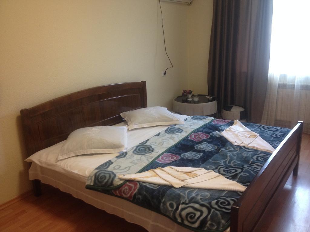 Sun Rise Hotel Tiflis Oda fotoğraf