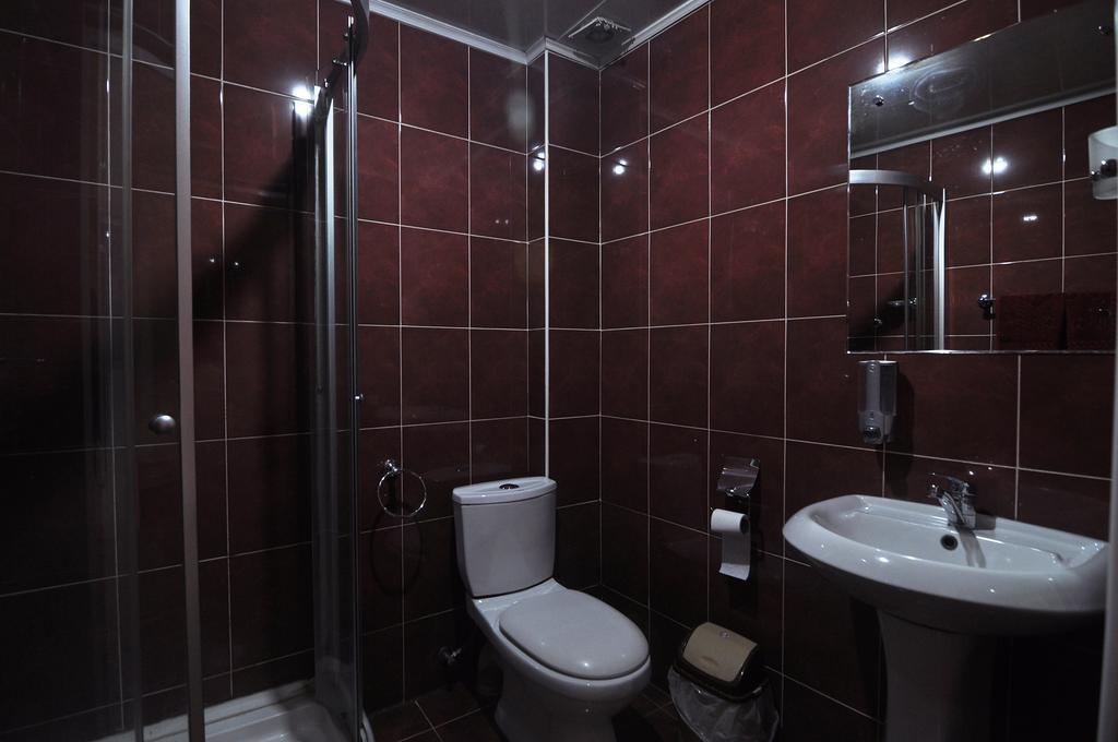 Sun Rise Hotel Tiflis Oda fotoğraf