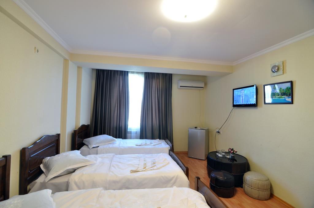 Sun Rise Hotel Tiflis Oda fotoğraf